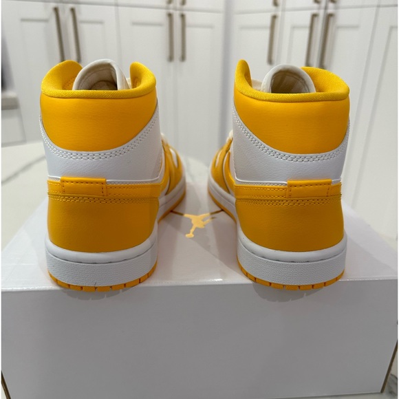 Jordan 1 Mid- University Gold - Picture 3 of 6